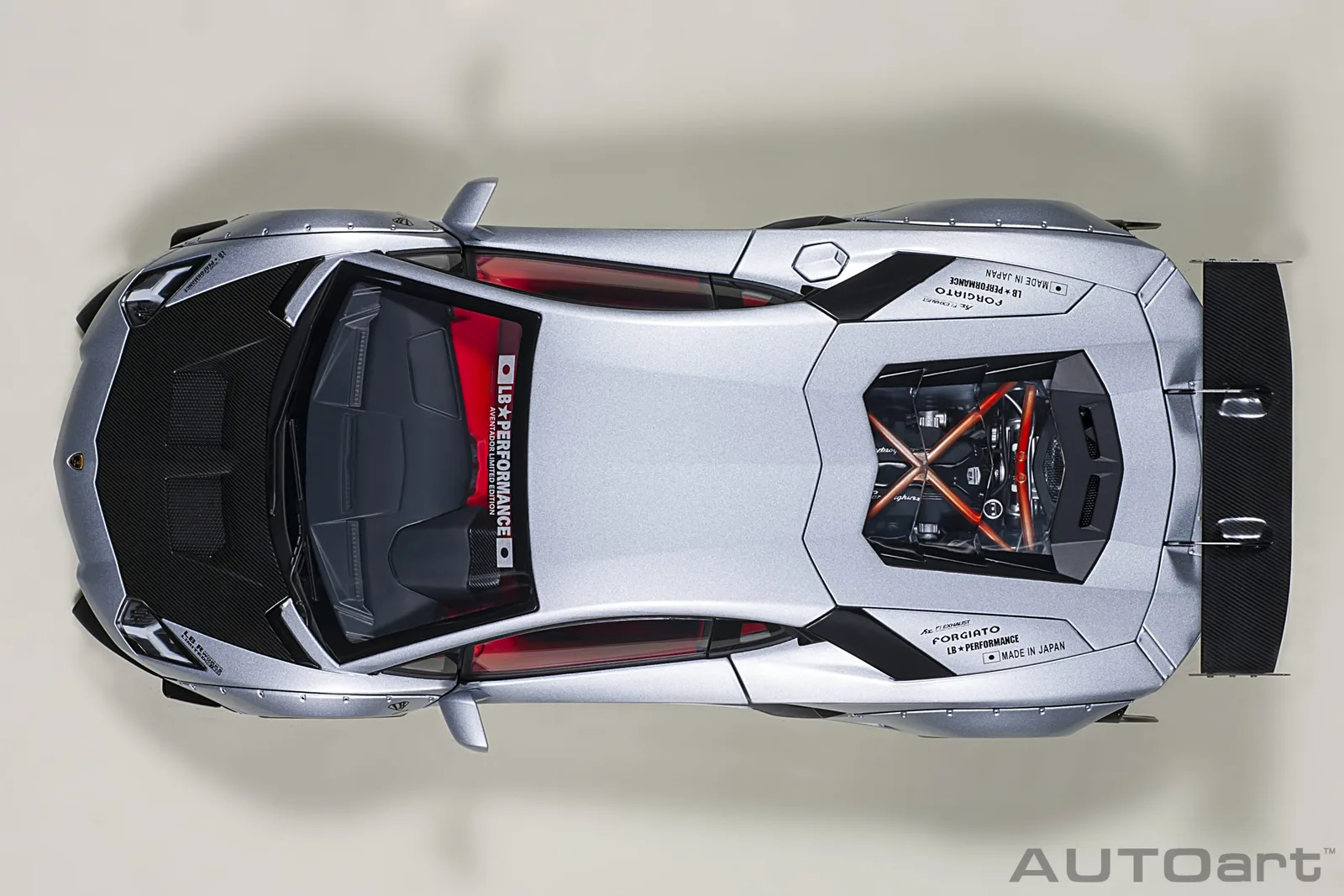 AUTOart 1/18 LB-Works 藍寶堅尼 Aventador:寬體暴力美學完全評測 細節特寫