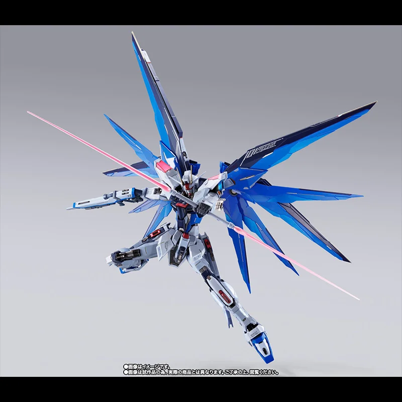 BANDAI SPIRITS《機動戰士鋼彈 SEED》METAL BUILD 自由鋼彈 Concept 2 SNOW SPARKLE Ver. 旗艦登場!雪白珠光頂級洗禮 細節特寫
