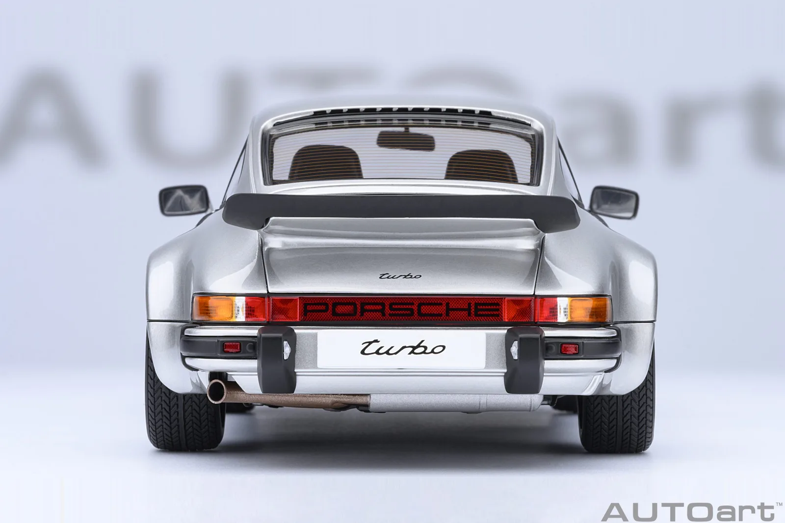 AUTOart 1/18 保時捷 911 Turbo 3.0 (930):經典氣冷渦輪傳奇旗艦評測 細節特寫