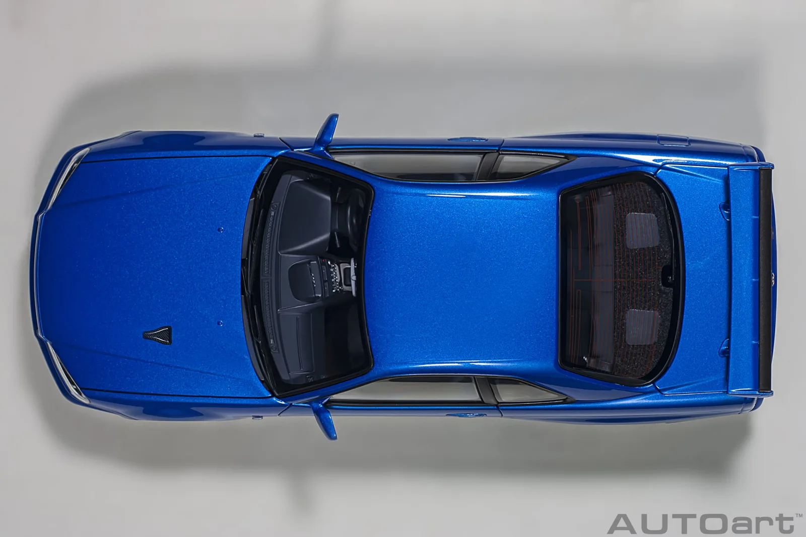 AUTOart 1/18 日產 Nissan Skyline GT-R (R34) V-Spec II 灣岸藍全開模型 細節特寫