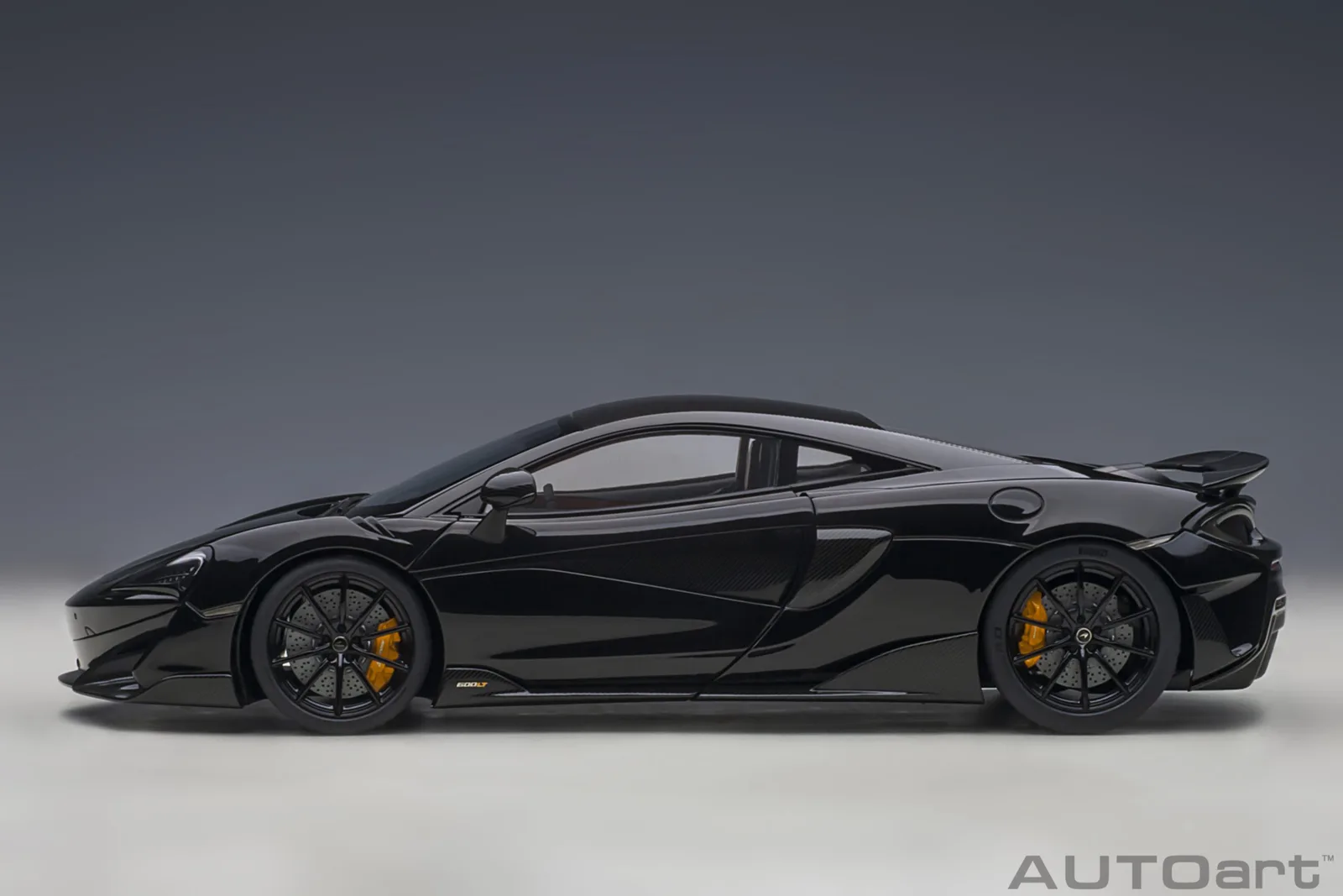 AUTOart 1/18 麥拉倫 McLaren 600LT 全開車模:長尾性能旗艦工藝完全評測 細節特寫