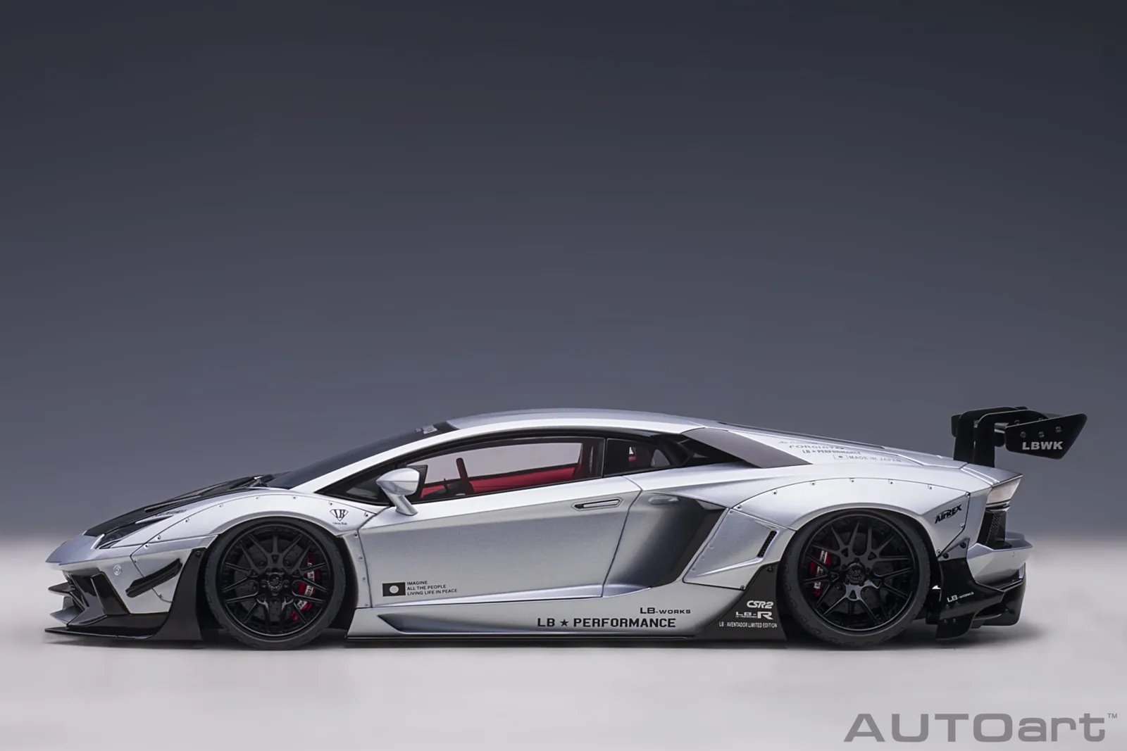 AUTOart 1/18 LB-Works 藍寶堅尼 Aventador:寬體暴力美學完全評測 細節特寫