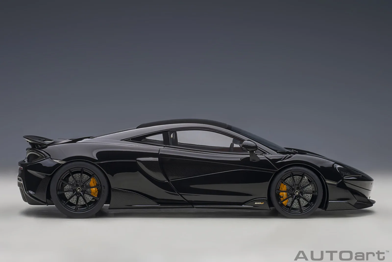 AUTOart 1/18 麥拉倫 McLaren 600LT 全開車模:長尾性能旗艦工藝完全評測 細節特寫