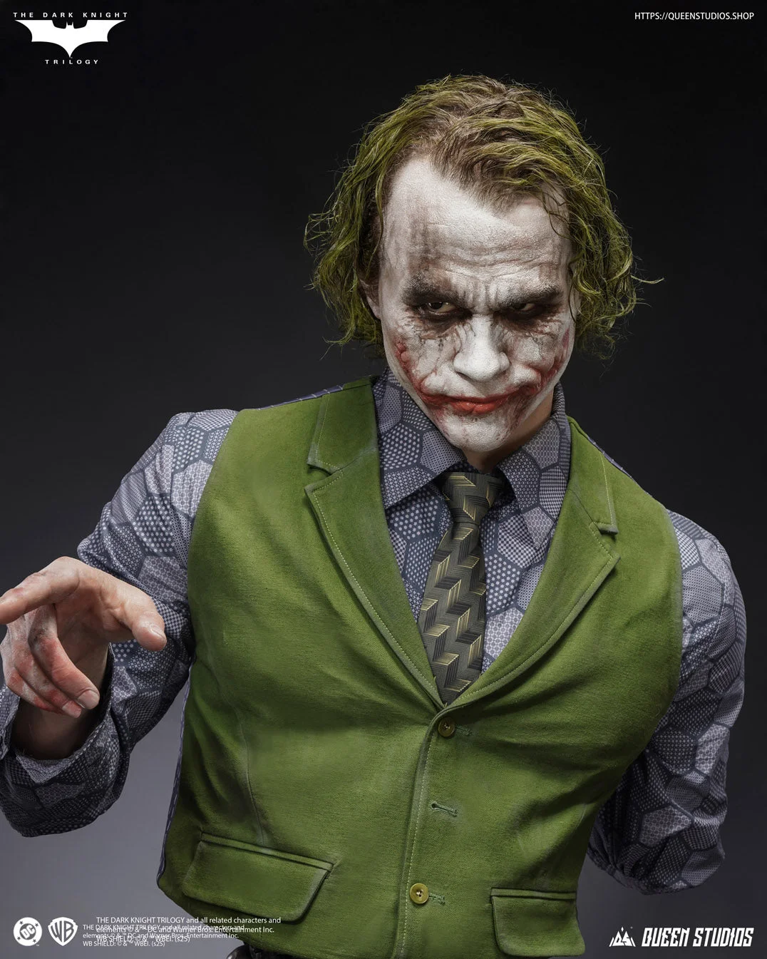 Queen Studios《蝙蝠俠:黑暗騎士》小丑(The Joker)1/1 矽膠半身胸像 細節展示 (3)