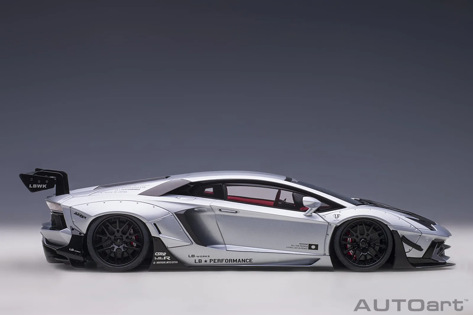 AUTOart 1/18 LB-Works 藍寶堅尼 Aventador:寬體暴力美學完全評測 細節特寫
