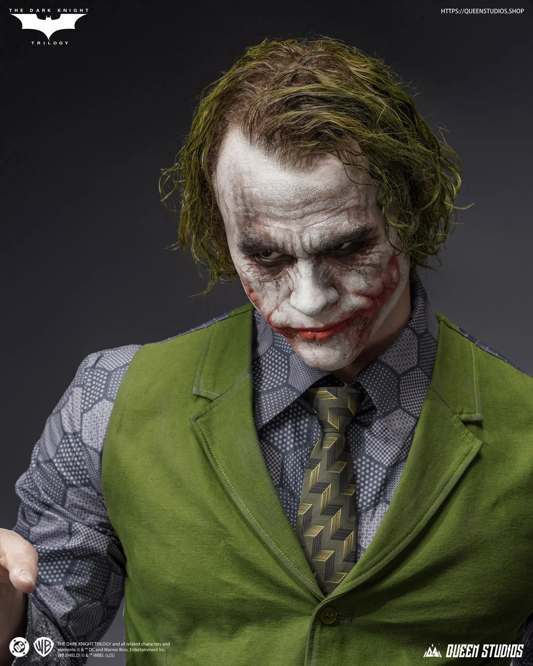 Queen Studios《蝙蝠俠:黑暗騎士》小丑(The Joker)1/1 矽膠半身胸像 細節展示 (8)