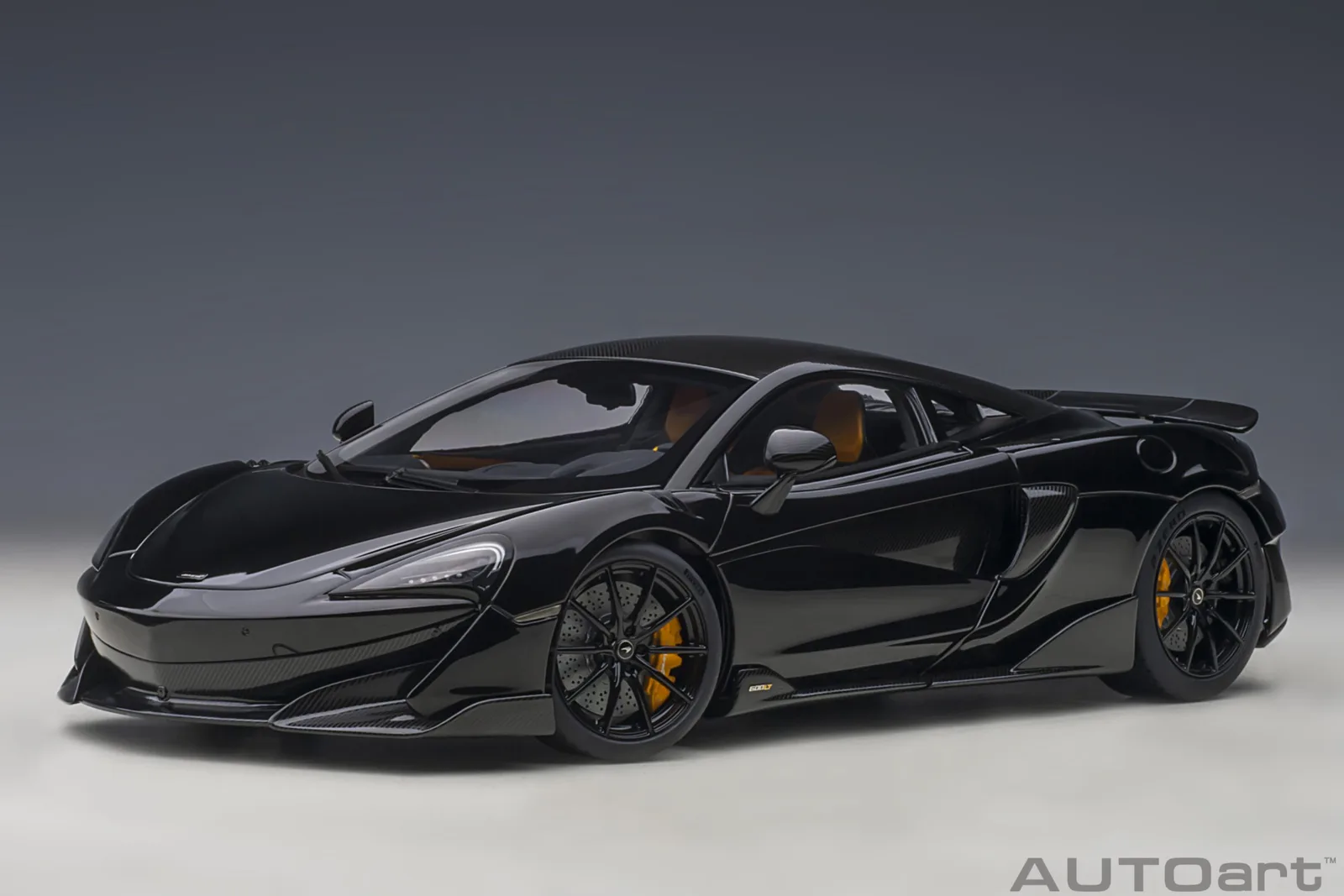 AUTOart 1/18 麥拉倫 McLaren 600LT 全開車模:長尾性能旗艦工藝完全評測 細節特寫