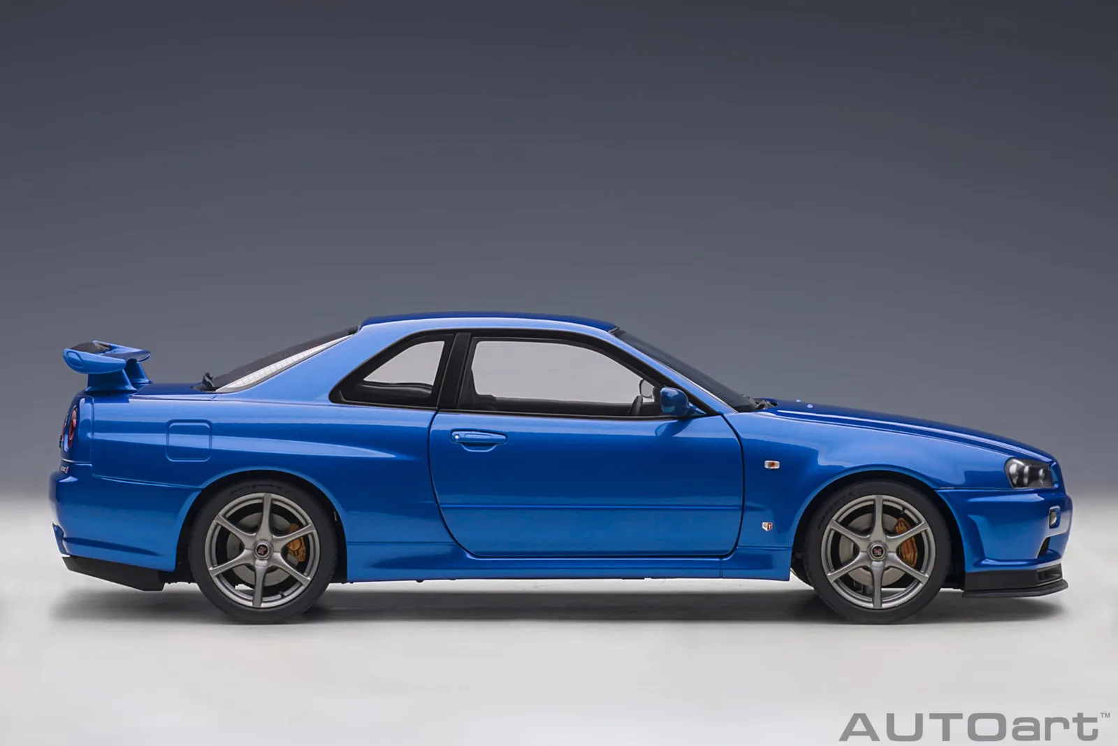 AUTOart 1/18 日產 Nissan Skyline GT-R (R34) V-Spec II 灣岸藍全開模型 細節特寫