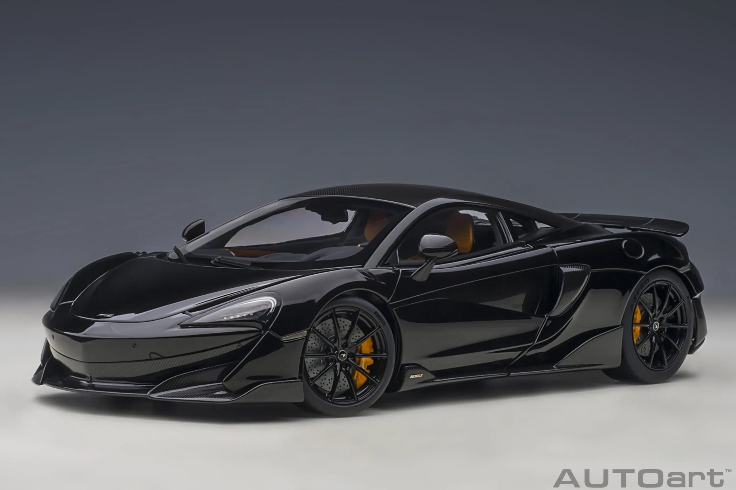 AUTOart 1/18 麥拉倫 McLaren 600LT 全開車模:長尾性能旗艦工藝完全評測