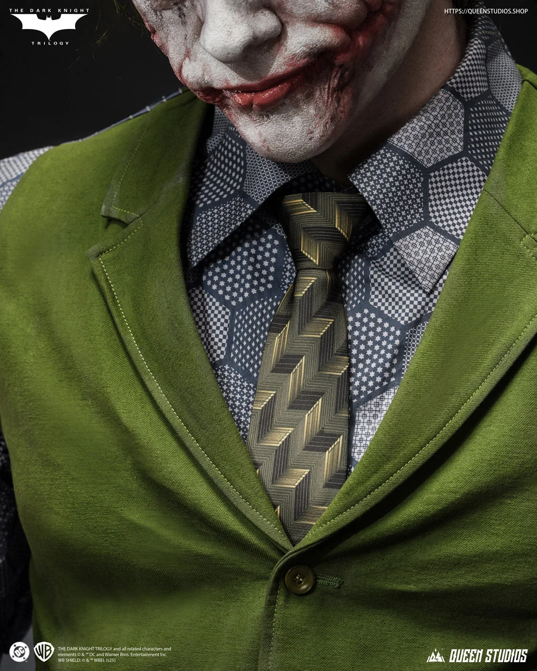 Queen Studios《蝙蝠俠:黑暗騎士》小丑(The Joker)1/1 矽膠半身胸像 細節展示 (5)