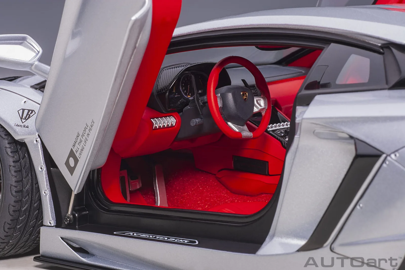 AUTOart 1/18 LB-Works 藍寶堅尼 Aventador:寬體暴力美學完全評測 細節特寫