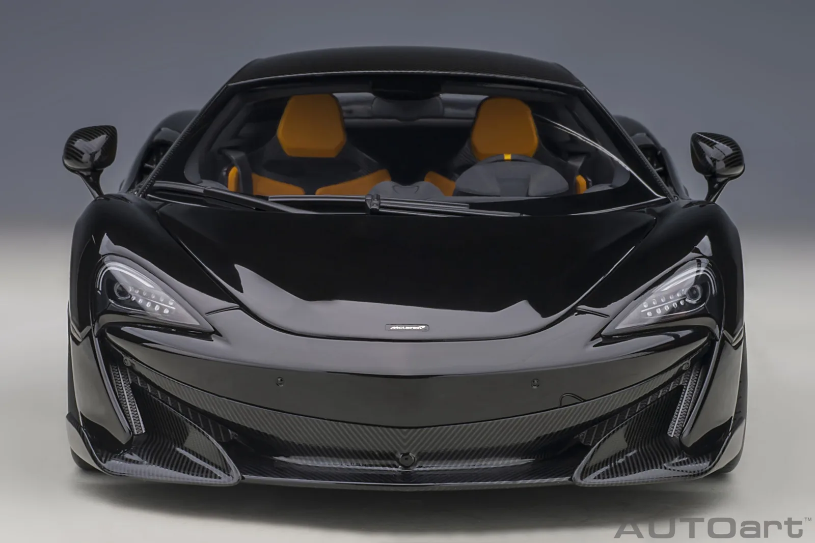 AUTOart 1/18 麥拉倫 McLaren 600LT 全開車模:長尾性能旗艦工藝完全評測 細節特寫