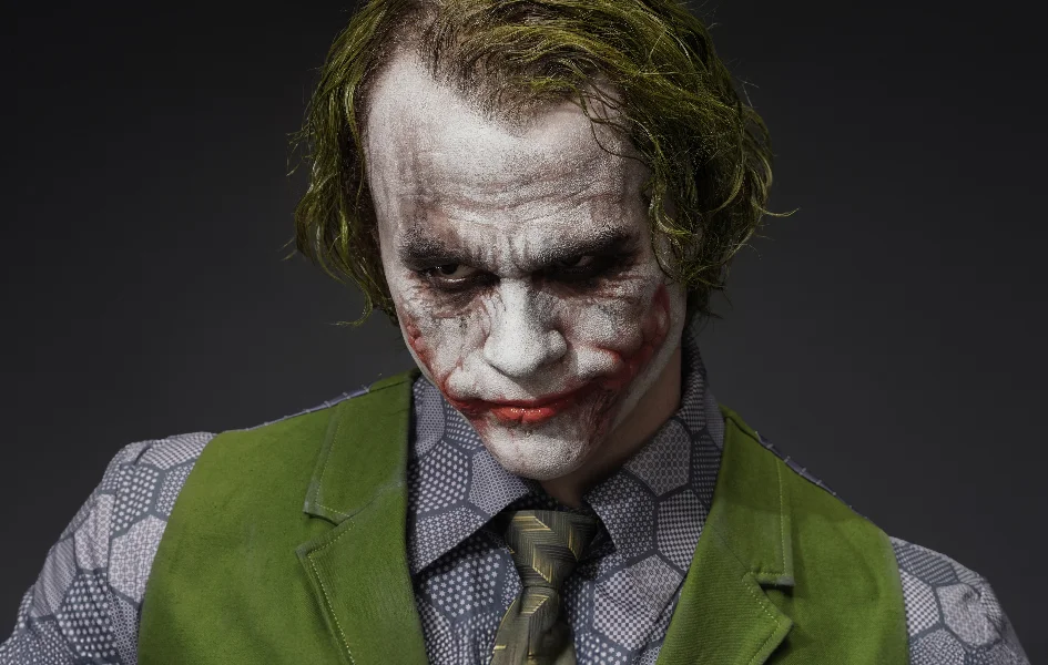 Queen Studios《蝙蝠俠:黑暗騎士》小丑(The Joker)1/1 矽膠半身胸像 官方旗艦主視覺展示圖