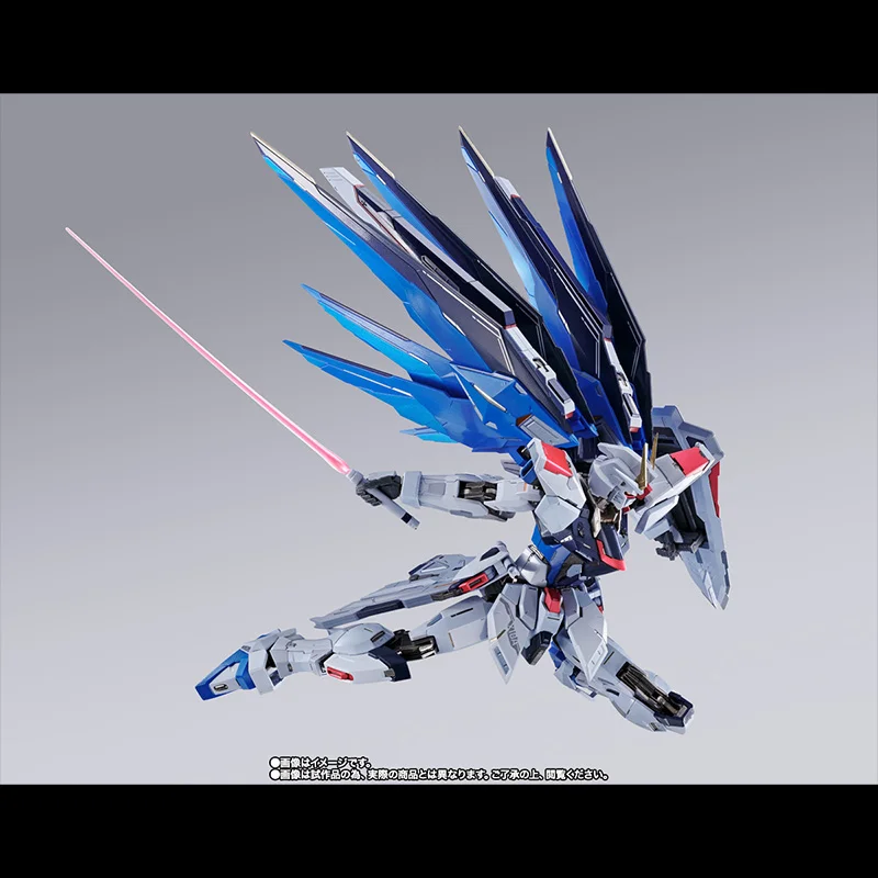 BANDAI SPIRITS《機動戰士鋼彈 SEED》METAL BUILD 自由鋼彈 Concept 2 SNOW SPARKLE Ver. 旗艦登場!雪白珠光頂級洗禮 細節特寫