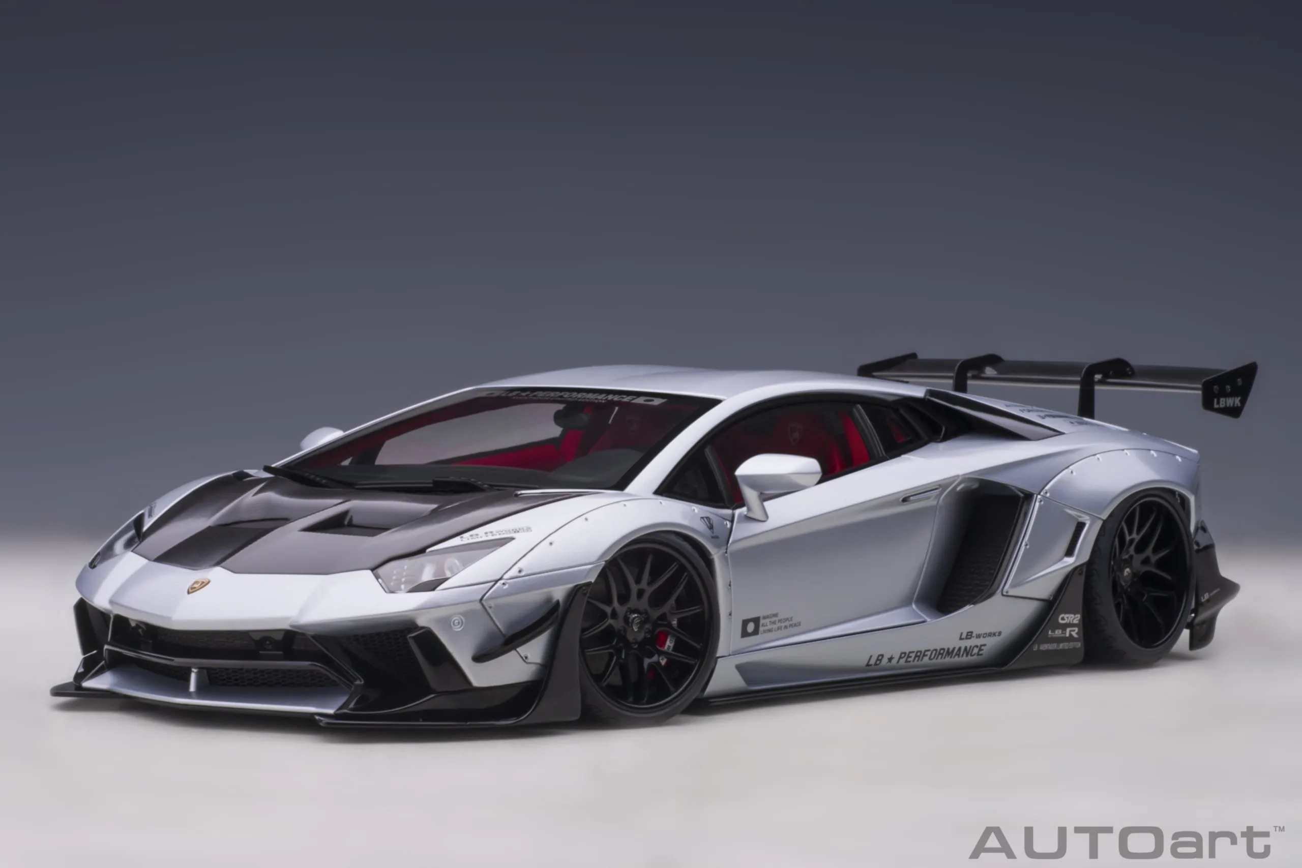 AUTOart 1/18 LB-Works 藍寶堅尼 Aventador:寬體暴力美學完全評測