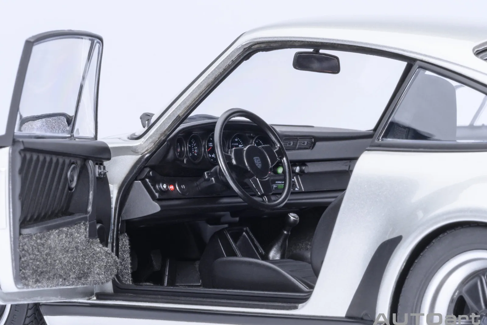 AUTOart 1/18 保時捷 911 Turbo 3.0 (930):經典氣冷渦輪傳奇旗艦評測 細節特寫