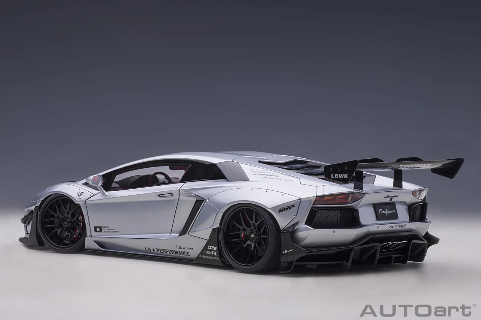 AUTOart 1/18 LB-Works 藍寶堅尼 Aventador:寬體暴力美學完全評測 細節特寫
