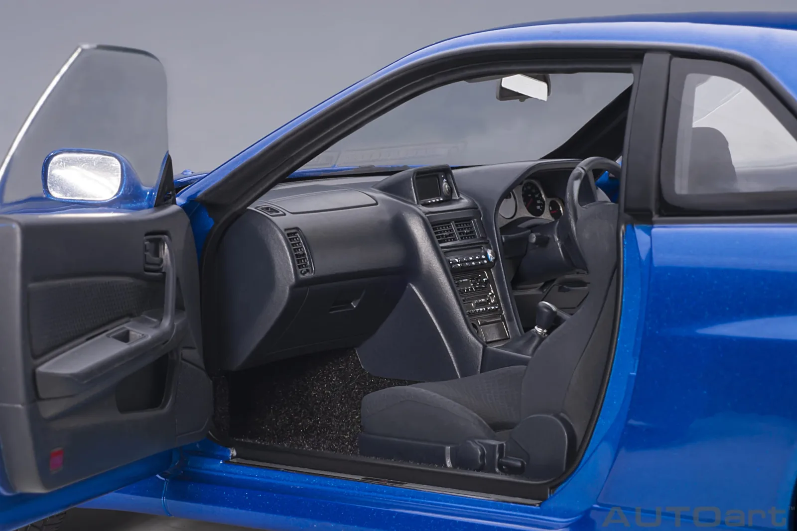 AUTOart 1/18 日產 Nissan Skyline GT-R (R34) V-Spec II 灣岸藍全開模型 細節特寫